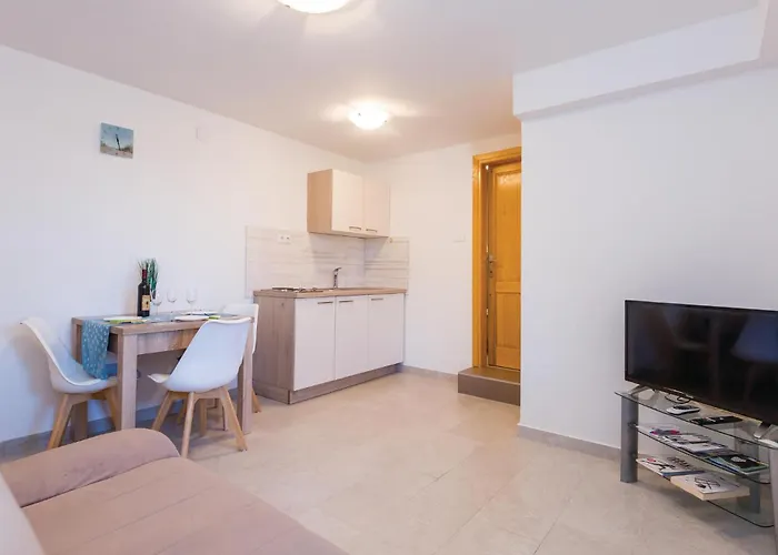 One-bedroom In Ploce Апартаменты Блаце