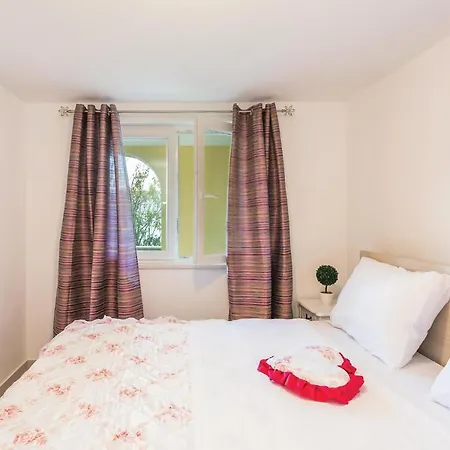 One-bedroom In Ploce アパート *