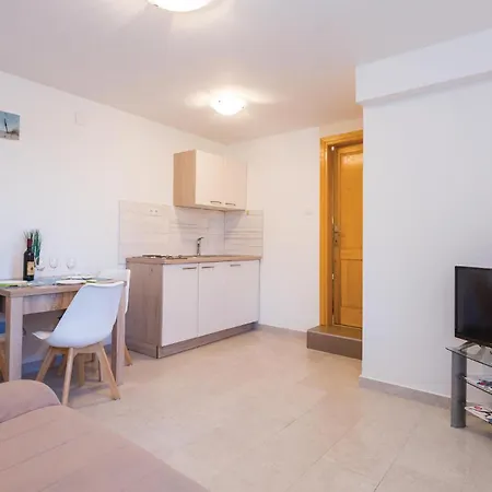 One-bedroom In Ploce アパート ブラチェ