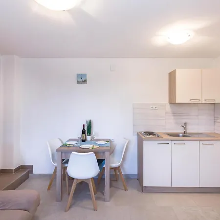 アパート One-bedroom In Ploce ブラチェ